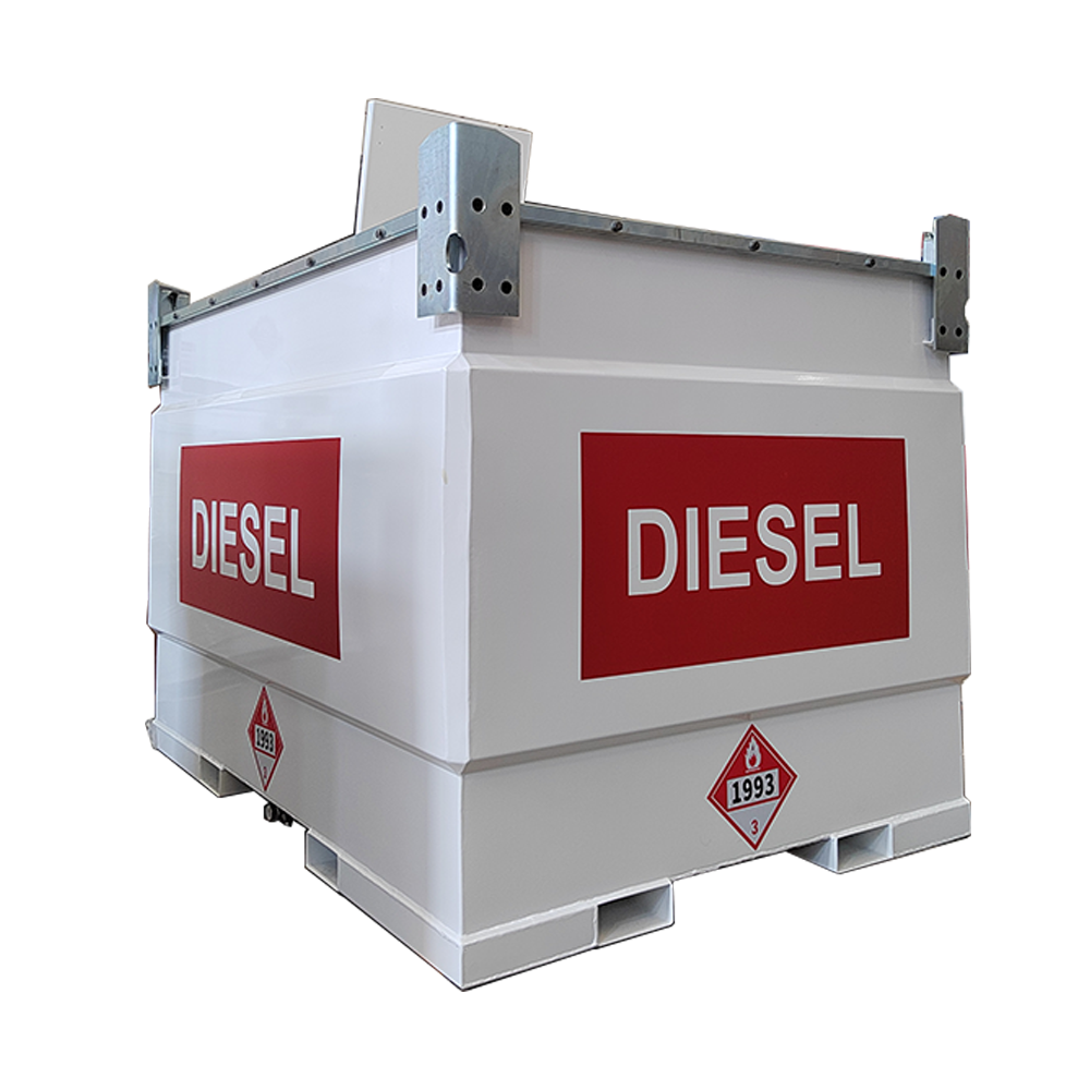 How does the structural design of a steel fuel tank affect fuel storage stability