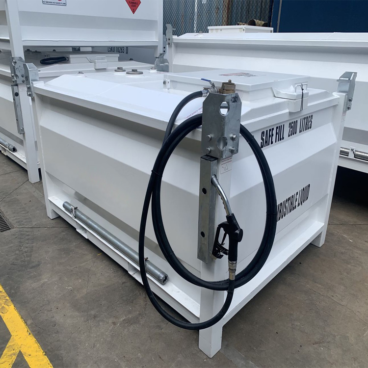 How to avoid deformation of the carbon steel storage tank during use