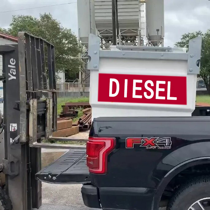 How does a fuel dispenser with tank accurately control the fuel refueling amount